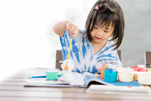 Dạy học theo phương pháp Montessori khuyến khích trẻ thực hành