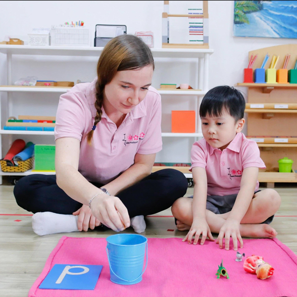 Cách giáo dục Montessori cho bé