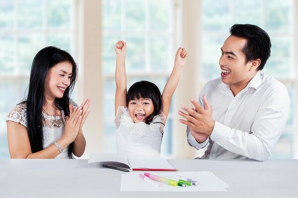 Nuôi dạy con đúng cách và những điều ba mẹ cần biết