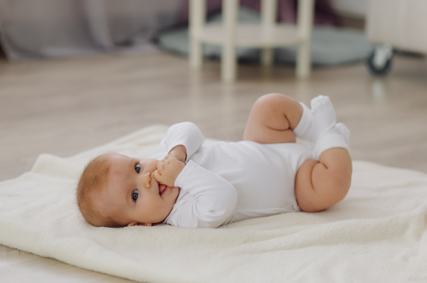 Câu hỏi thường gặp: Trẻ 4 tháng tuổi biết làm gì?