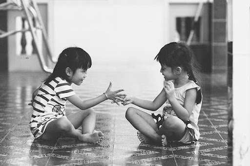 Trò chơi dân gian cho trẻ mầm non đã không còn quá xa lạ với nhiều thế hệ
