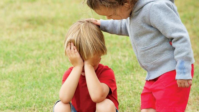 Nuôi dạy con đúng cách: Dạy con biết đồng cảm với người khác
