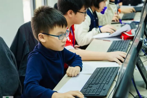 Thiết kế và tổ chức dạy học chủ đề STEM về lập trình máy tính