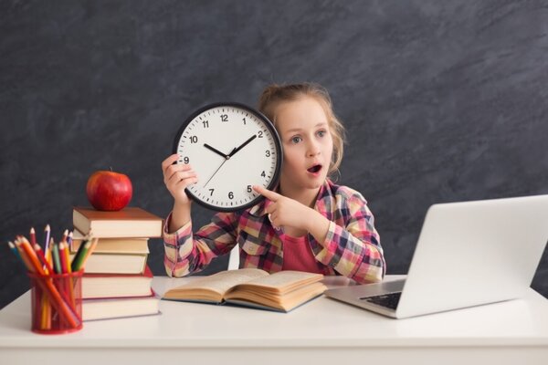 Dạy trẻ kỹ năng quản lý thời gian sẽ giúp các em làm việc có khoa học hơn