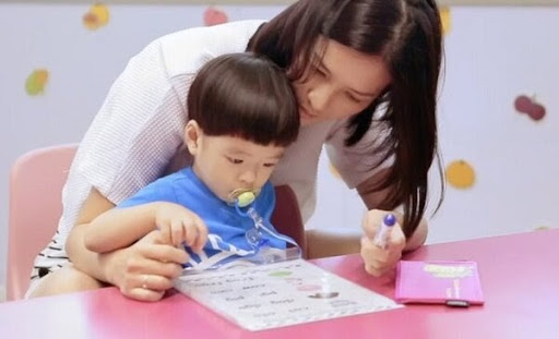 Hãy dạy bé từ những màu sắc cơ bản nhất