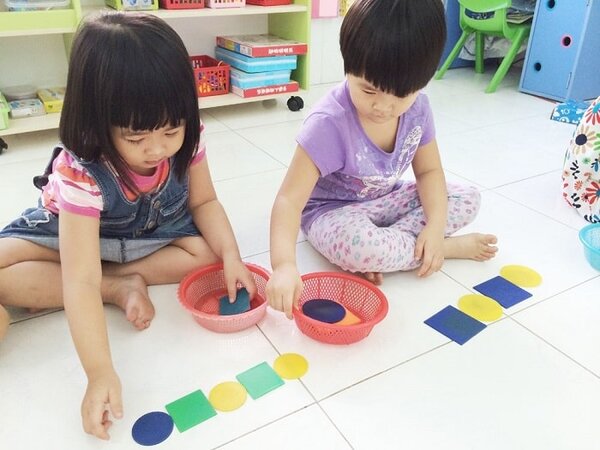 Cách học giỏi toán đơn giản nhất là lồng ghép các khái niệm vào trò chơi