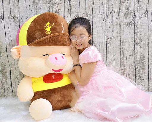 Các bé gái thường thích những bộ đồ chơi nấu ăn hoặc búp bê barbie