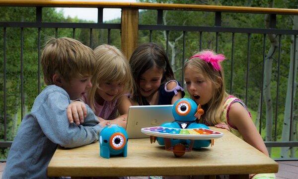 Đồ chơi lập trình - Robot Dash