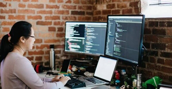 Code là gì? Code và lập trình hoạt động với nhau như thế nào?
