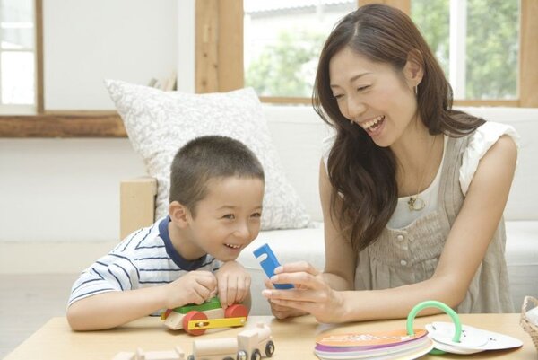 Sử dụng câu đố để dạy bé học chữ cái