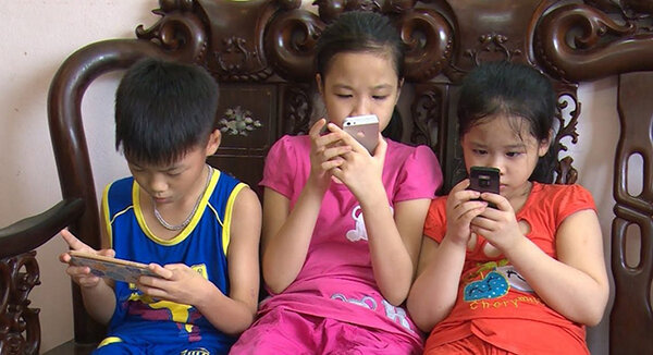 Cách để giảm tác hại của điện thoại đối với học sinh