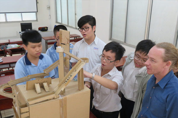 Dạy học STEM là gì? - Học tập dựa trên vấn đề thực tế