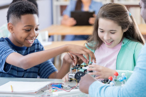 STEM là gì? Lợi ích của dạy học STEM mang lại