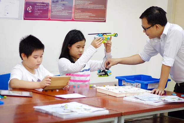 Giúp bé tiếp cận lập trình từ bé