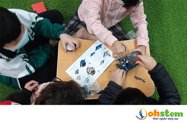 Chương trình tập huấn STEM về AI, IoT và robot tại Hòa Bình 2022
