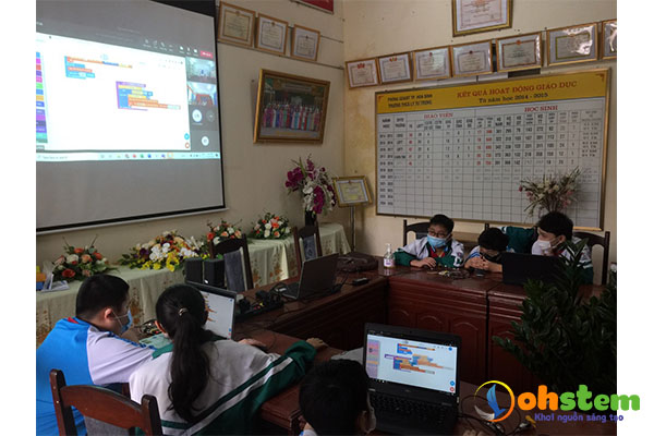 Chương trình tập huấn STEM về AI, IoT và robot tại Hòa Bình 2022