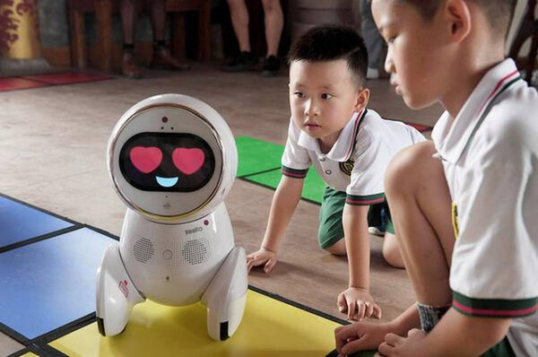 Dạy lập trình với robot trí tuệ nhân tạo