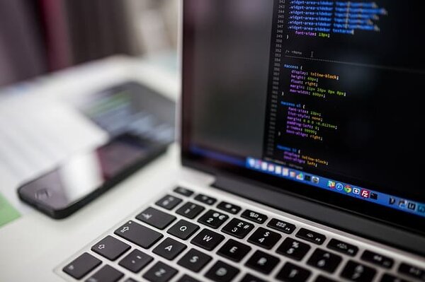 9 ngôn ngữ lập trình trí tuệ nhân tạo tốt nhất 2022