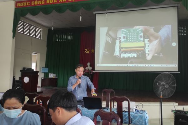Hỗ trợ từ chuyên gia khi triển khai câu lạc bộ STEM