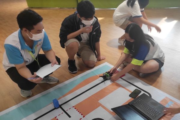 Lợi ích của việc học STEM Robotics