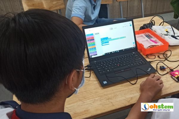 Các môn học cần thiết kế và tổ chức dạy học chủ đề STEM