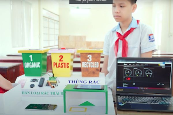 Thùng rác thông minh sử dụng trí tuệ nhân tạo AI để phân loại rác thải trong trường học – THCS Lý Tự Trọng, Hòa Bình