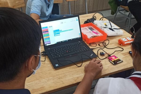 Tại sao nên dạy IoT và trí tuệ AI cho trẻ?