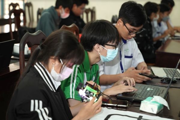Buổi dạy học STEM Robotics với robot Rover