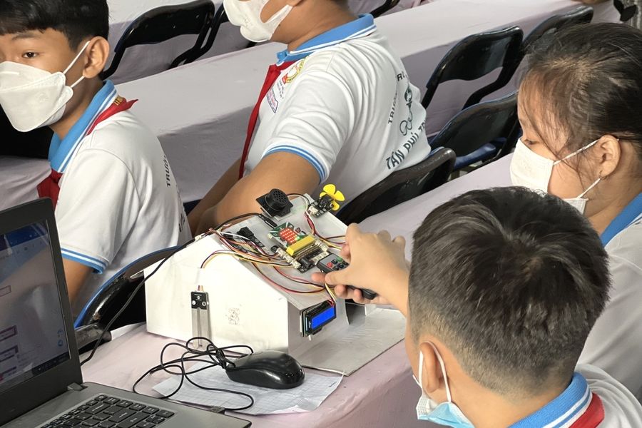 Dự án STEM Ngôi nhà thông minh đầy sáng tạo của các em tại cuộc thi Hackathon