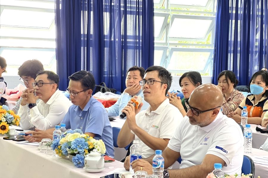 Màn phản biện với BGK tại cuộc thi Hackathon