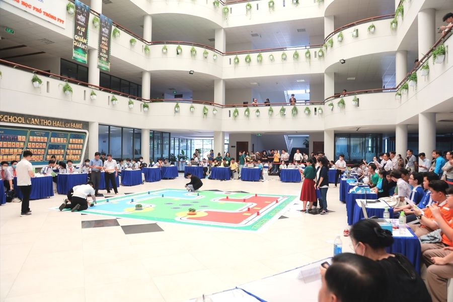 FSCHOOL 2023 - Cuộc thi Lập trình xe tự hành diễn ra thành công tại Cần Thơ