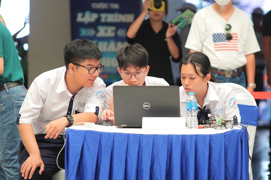 FSCHOOL 2023 - Cuộc thi Lập trình xe tự hành diễn ra thành công tại Cần Thơ
