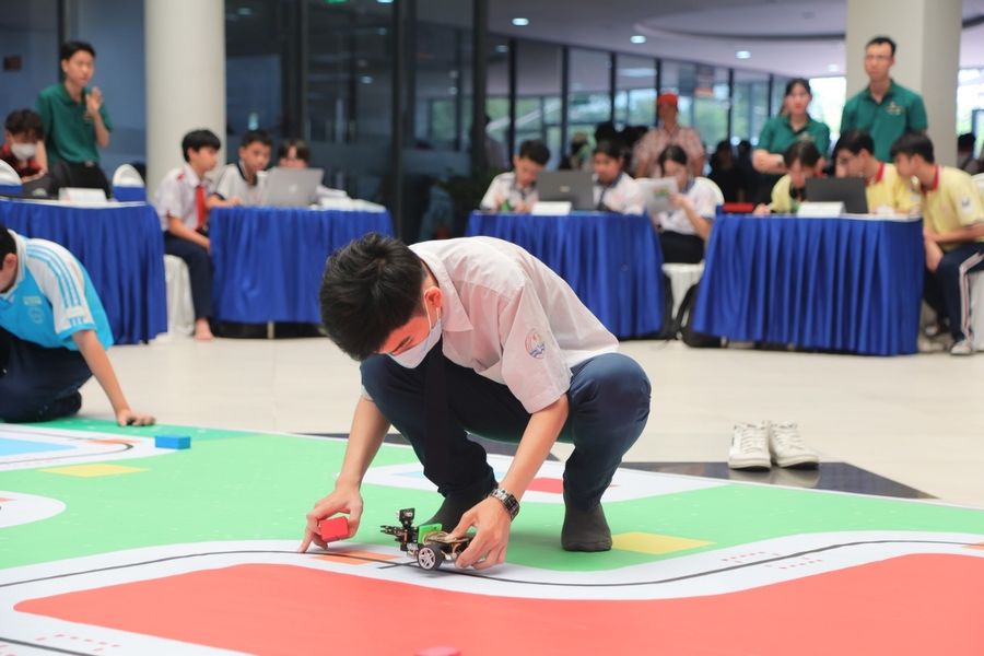 FSCHOOL 2023 - Cuộc thi Lập trình xe tự hành diễn ra thành công tại Cần Thơ