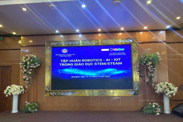 Tập huấn AI, IoT và Robotics cho 150 giáo viên Hòa Bình