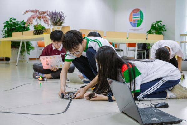 phần mềm lập trình trẻ em OhStem App