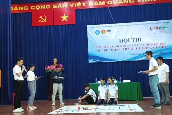 Học sinh lập trình Robotics AI tại hội thi ở Củ Chi