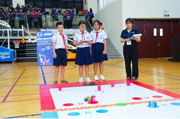 Bảng Tiểu học tại cuộc thi đấu trường robot quận 7