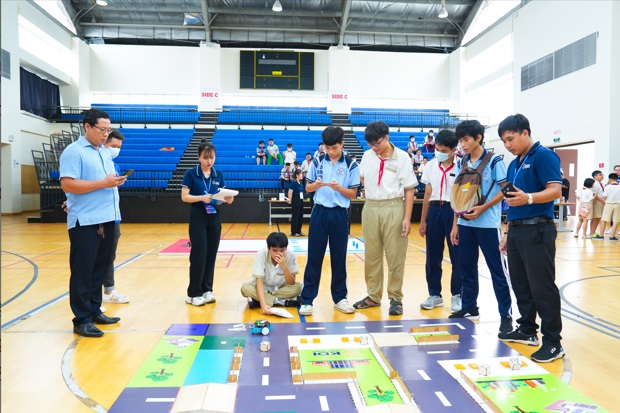 Hình ảnh tại cuộc thi đấu trường robot quận 7