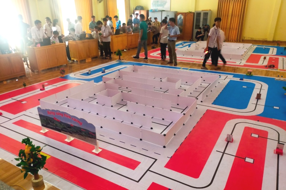 Sa bàn thi chủ đề "Bừng sáng biên cương" tại hội thi Robocon Văn Bàn 2023