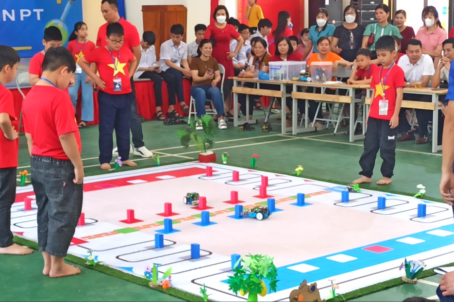 Sa bàn thi cấp Tiểu học tại hội thi Robocon Văn Bàn 2023