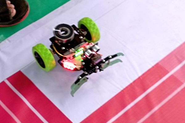 Học sinh sáng tạo từ robot Rover tại ngày hội STEM ở Đồng Xoài