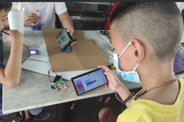 lớp học STEM mầm non phải kết hợp học và chơi