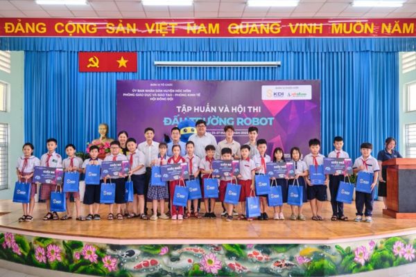Đấu trường robot tại Hóc Môn cho hơn 100 học sinh