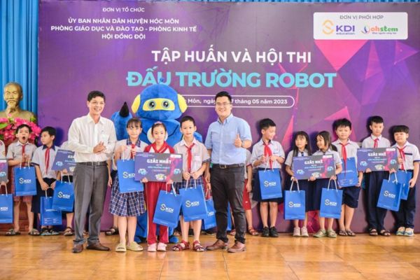 Đấu trường robot tại Hóc Môn cho hơn 100 học sinh