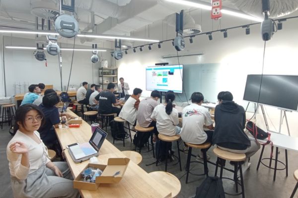 Hình ảnh tại Workshop trải nghiệm kit vi điều khiển - OhStem