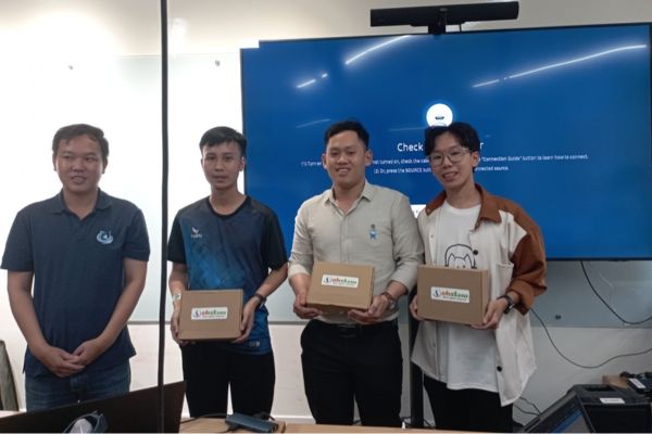 Hình ảnh tại Workshop trải nghiệm kit vi điều khiển - OhStem