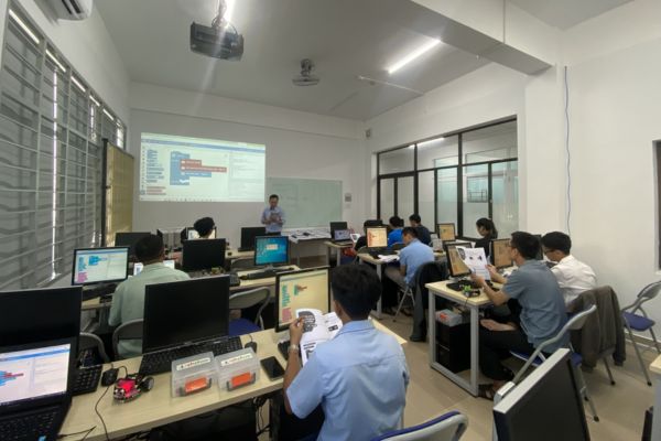 Khóa học STEM tại trường DH BK TP. HCM do OhStem cùng tổ chức