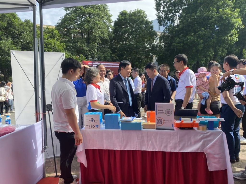 OhStem đặt bàn trải nghiệm tại VIET NAM STEM FESTIVAL 2023