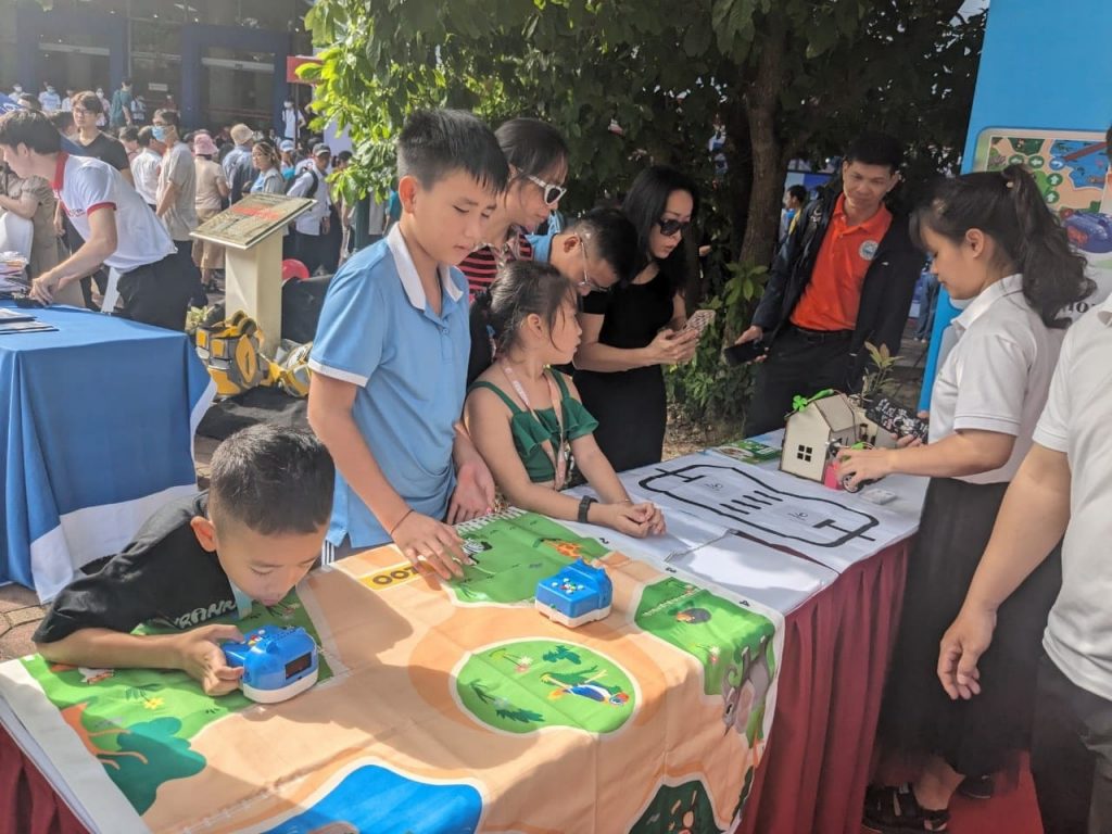 Trải nghiệm robot mầm non Rio
