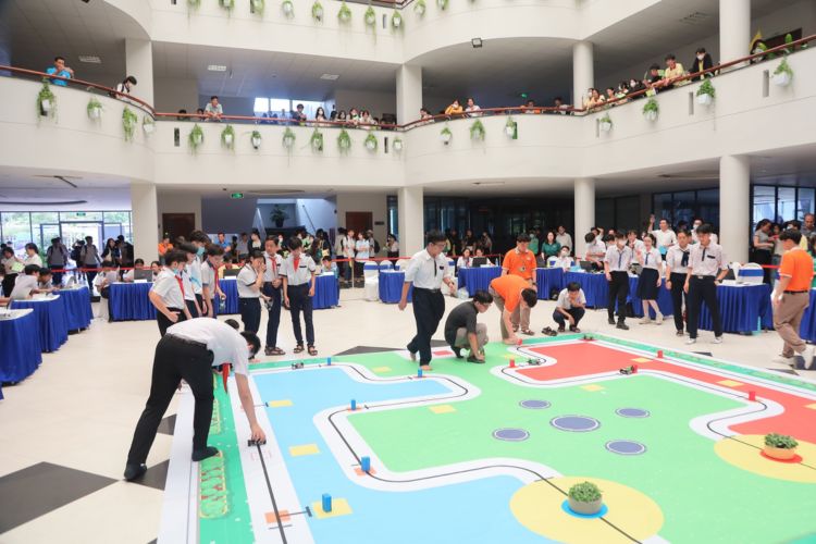 Ngày hội STEM có cuộc thi Robocon FSCHOOL 2023 - OhStem phối hợp cùng trường Phổ thông FPT Cần Thơ
